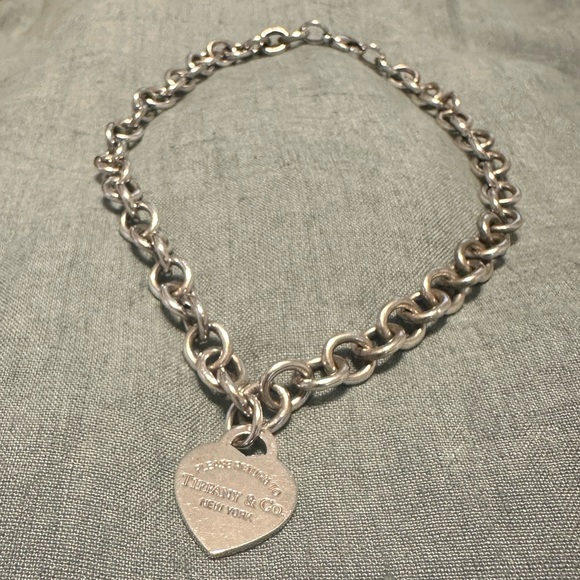 Return to Tiffany Heart Tag Silver Chain Necklace - Picture 2 of 5